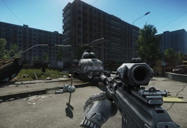 The player cautiously walking through the streets of Tarkov in Escape from Tarkov patch 0.13.5
